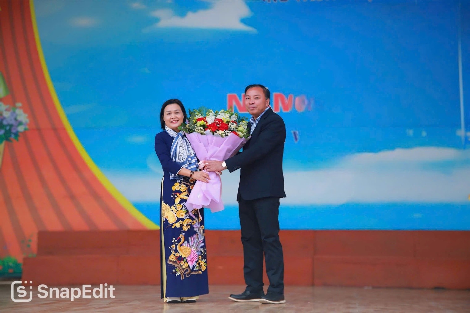 TRI ÂN VÀ CHIA TAY CÔ GIÁO VŨ THỊ HOA – NGƯỜI GIEO HẠT GIỐNG YÊU THƯƠNG