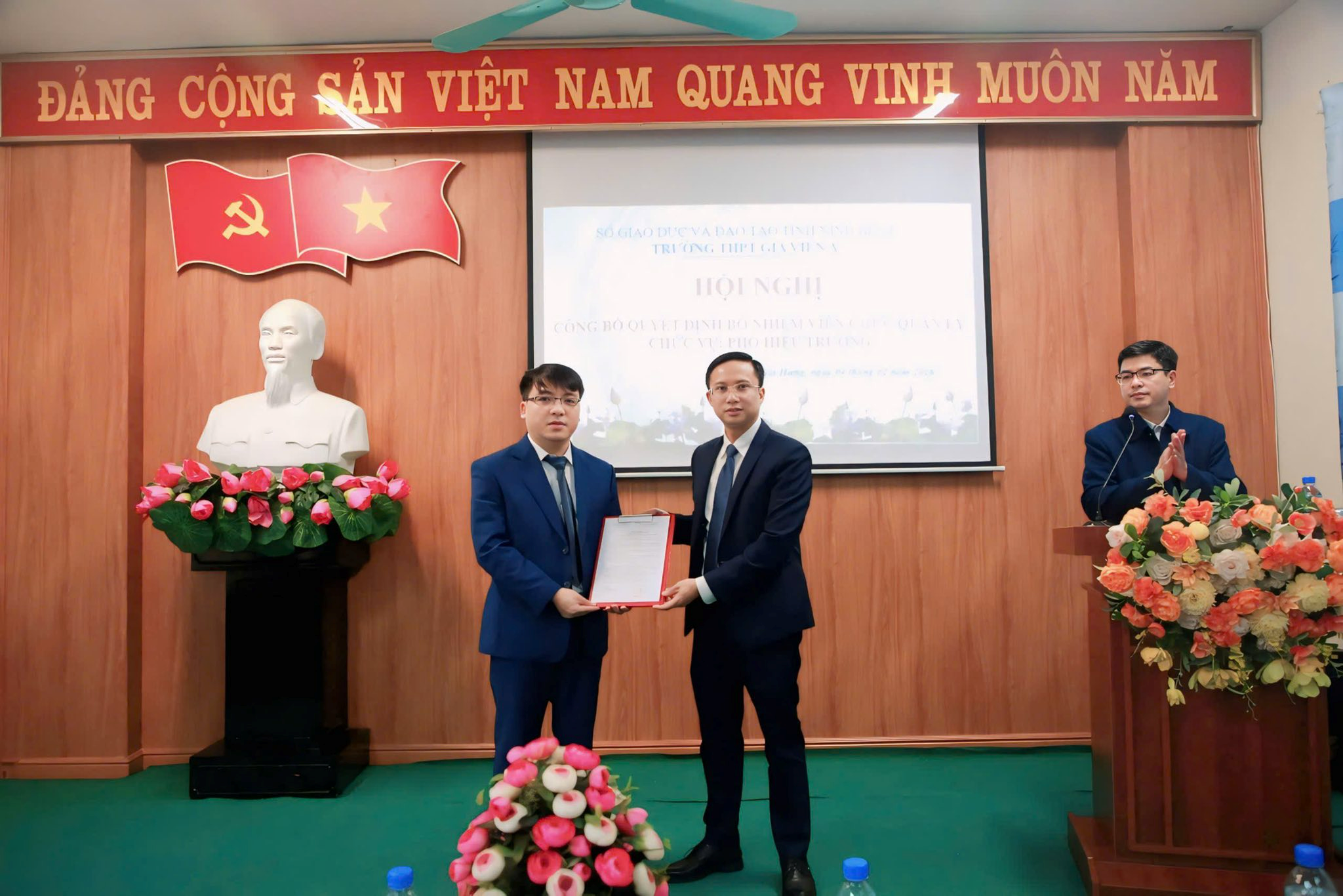 Tập thể lãnh đạo nhà trường