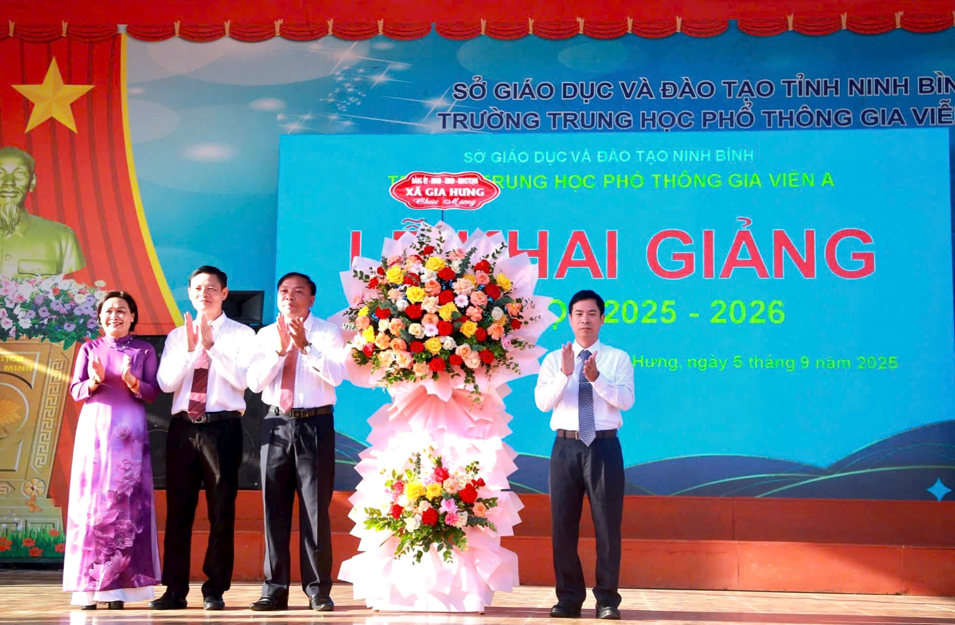 Không khí ngày khai trường tại THPT Gia Viễn A