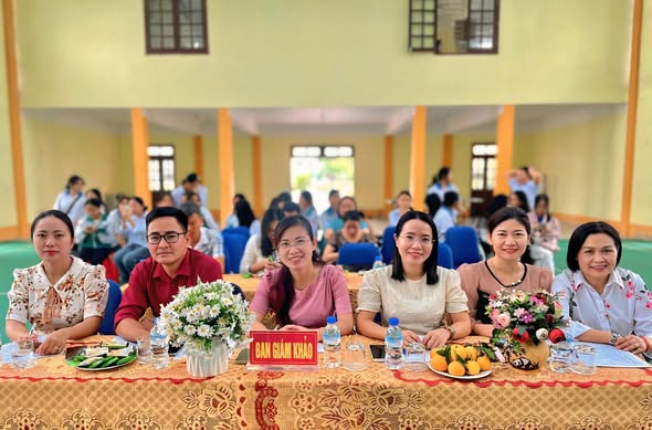 HOẠT ĐỘNG CÂU LẠC BỘ NGHỆ THUẬT HOẠT ĐỘNG CÂU LẠC BỘ NGHỆ THUẬT