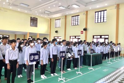 Trường THPT Gia Viễn A tổ chức hoạt động trải nghiệm sinh hoạt dưới cờ với chủ đề “Xây dựng nhà trường”